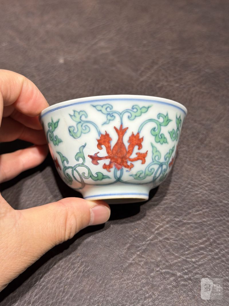 明成化 斗彩缠枝宝相花纹茶圆 - 图5